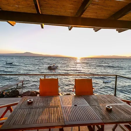 Messinian Seaside * Avía