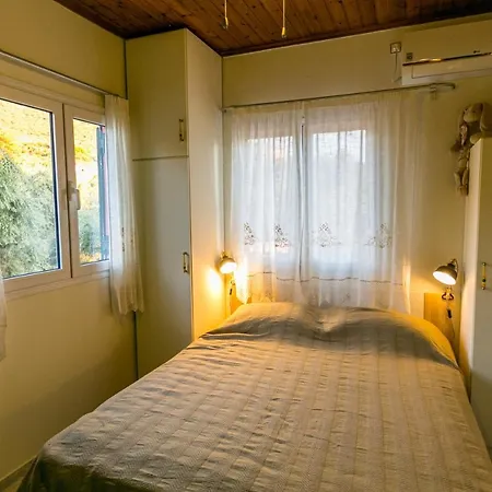 Messinian Seaside Villa Avía